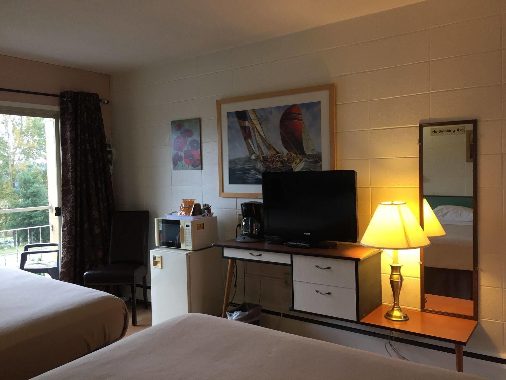 Holiday House Motel Ladysmith Buitenkant foto